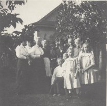 Family group with Cryssie, Louise & their brothers